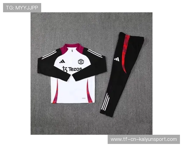 曼联在训练场上对新战术的适应速度受到检验，曼联最新训练服