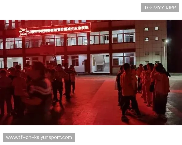 国际帆板夜赛志愿者实训：夜间应急演练成为核心内容